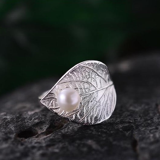 Pearl and Leaf Ring - Boutique Bristol